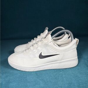 Size 5M/6.5Women - Nike SB Nyjah white shoes